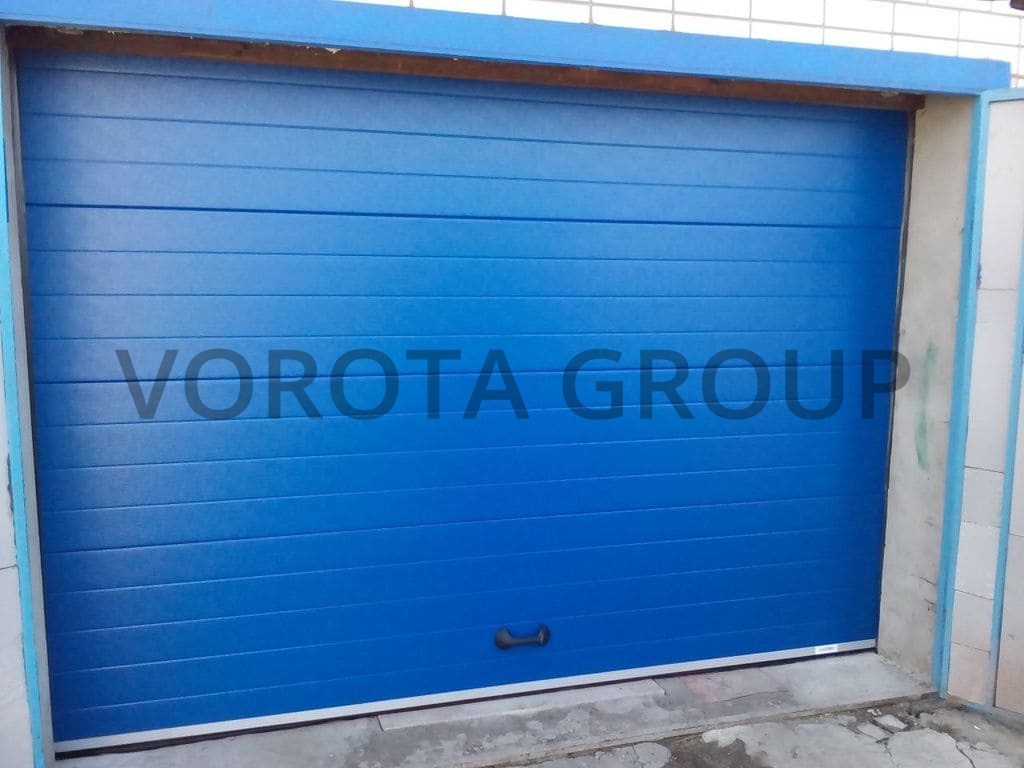Автоматические ворота для гаража Alutech синие 2000x2200